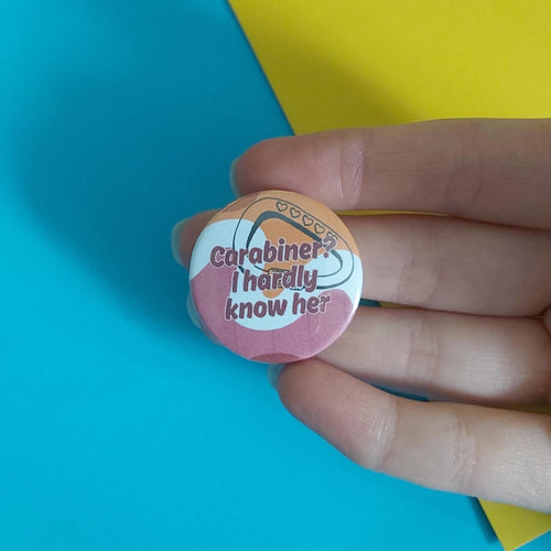 Carabiner I Hardly Know Her  32mm button badge  Lesbian Sapphic LGBTQIA pin